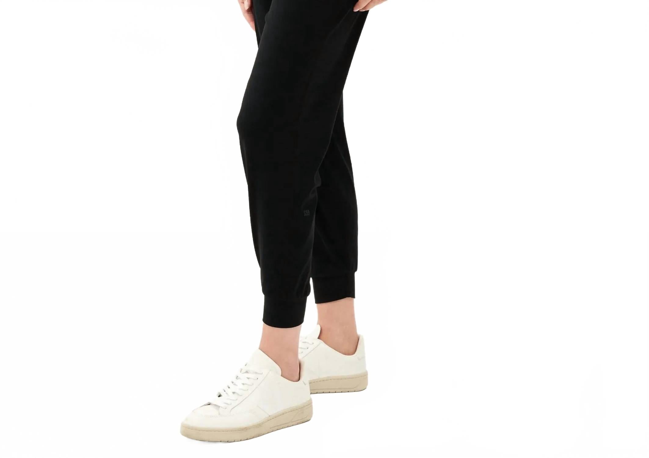 Airweight Jogger Pants In Black